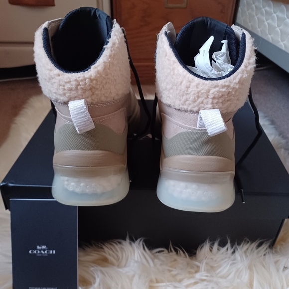 LIKE NEW ,COACH CITYSOLE HIKER - Picture 3 of 11